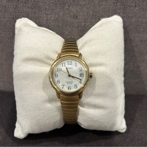 Vintage Timex Easy Reader Women's Gold Tone Stainless Steel Analog Dial Watch